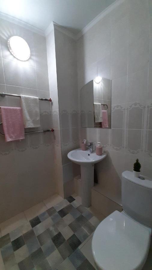 Элитные Апартаменты В Центре Semey Exteriör bild